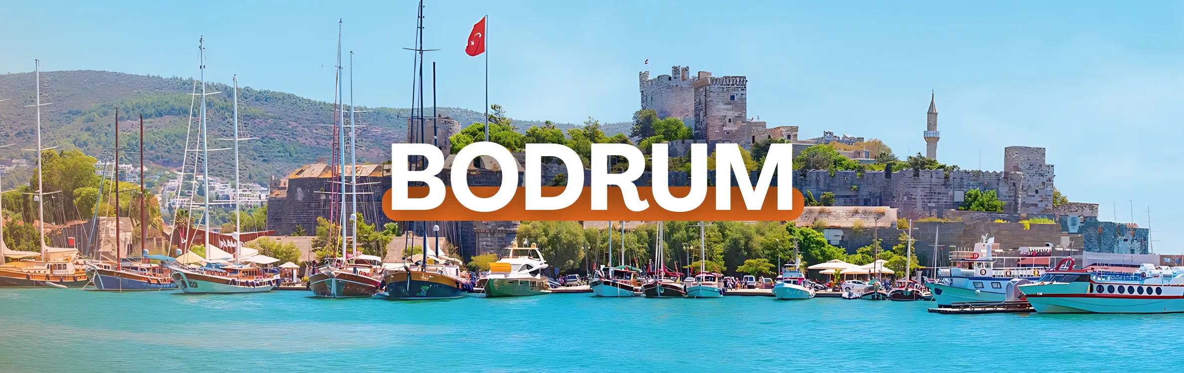 Kleiner Hafen mit Burg im Hintergrund